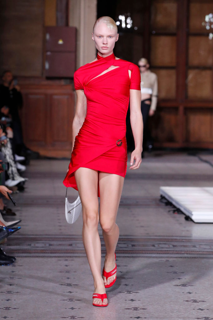 A Viva Magenta árnyalat a kifutón