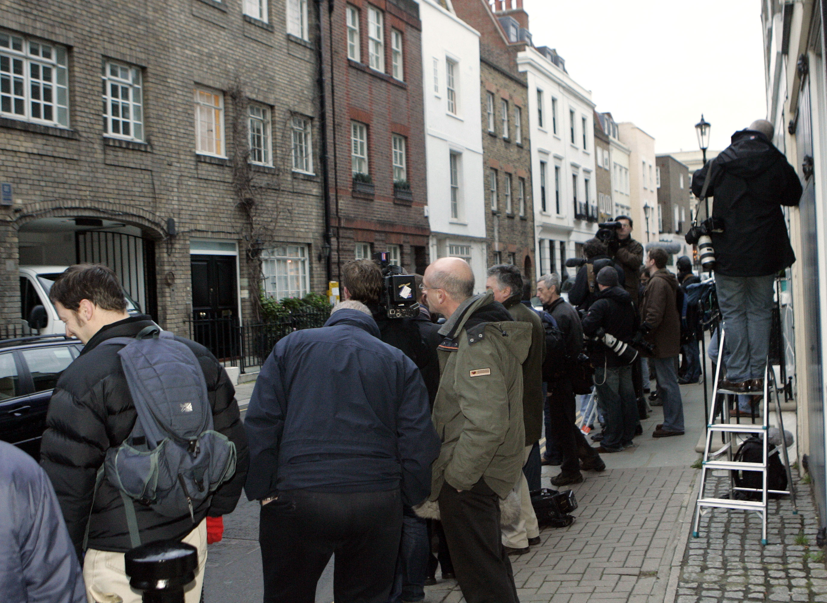 Kate Middleton háza előtt fotósok