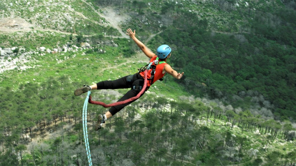Nő kötélugrás közben 