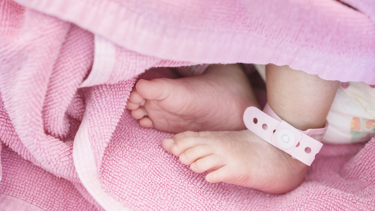 Újszülött kislány