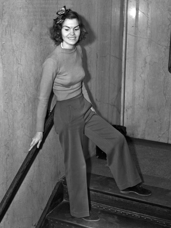 Helen Hulick nadrágban