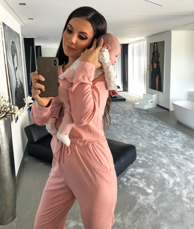 Cserháti Tamara és kisbabája