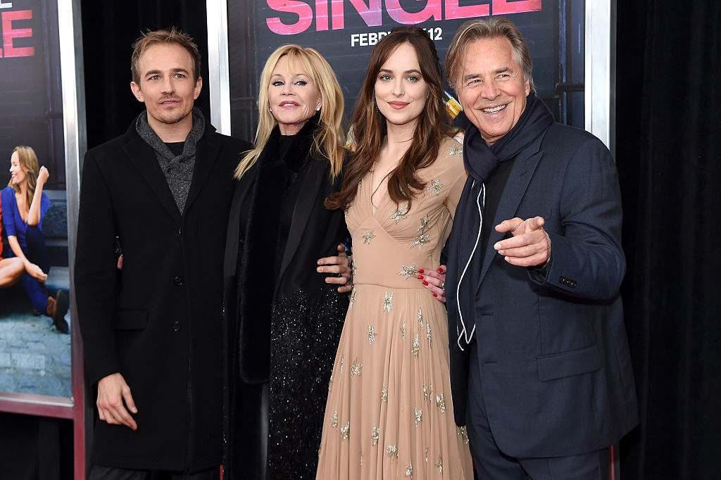 Dakota Johnson és szülei