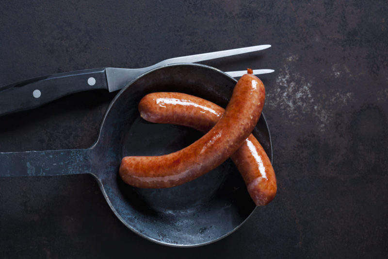 Két kolbász serpenyőben