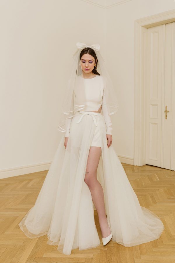 Nora Sarman nadrágos esküvői ruha