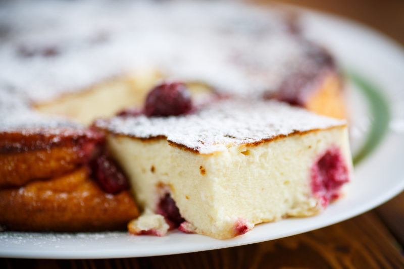 Meggyes túrós süti