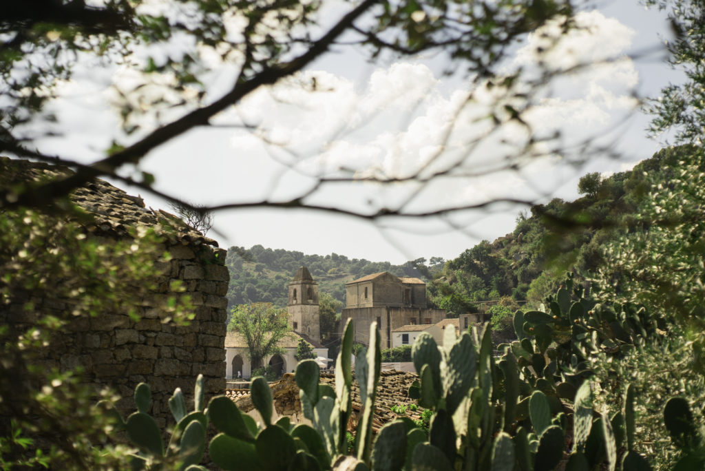 Lollove egy apró falucska Barbagiában, Szardínia közepén, ahol mindössze 15 idős ember él.