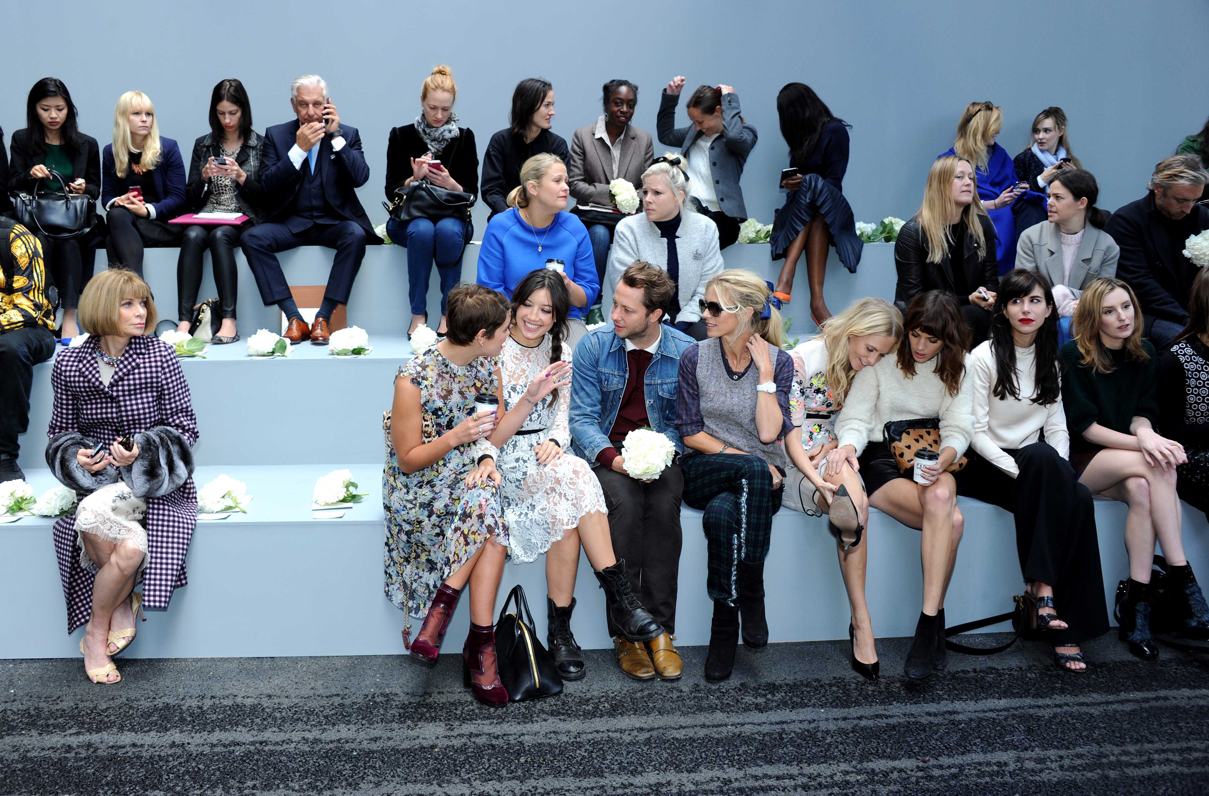 divatshow első sora