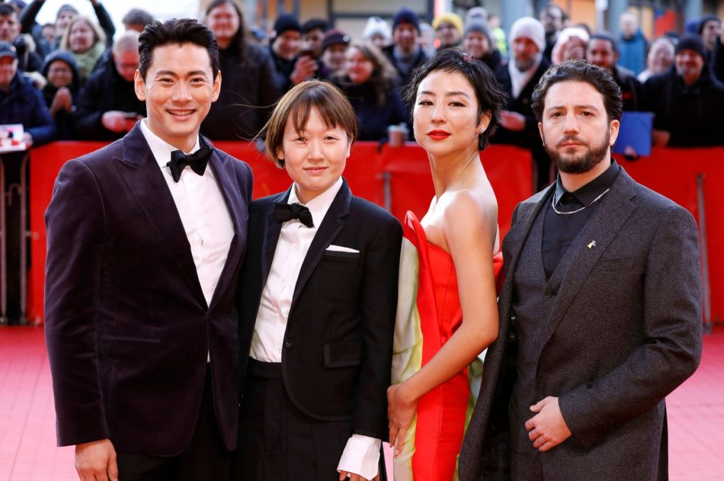 Teo Yo, Celine Song, Greta Lee és John Magaro a Past Lives premierjén a 73. Berlinalén (Fotó: Profimedia)