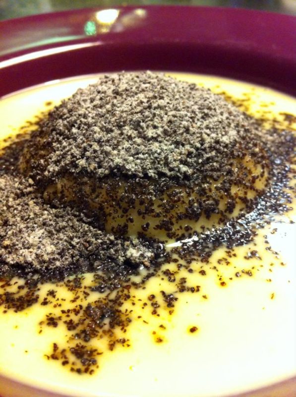 „Áfonyás gőzgombóc vaníliafürdőben, máksapkával! Igazi Hütteség!" / Fotó: Ürömi Hütte