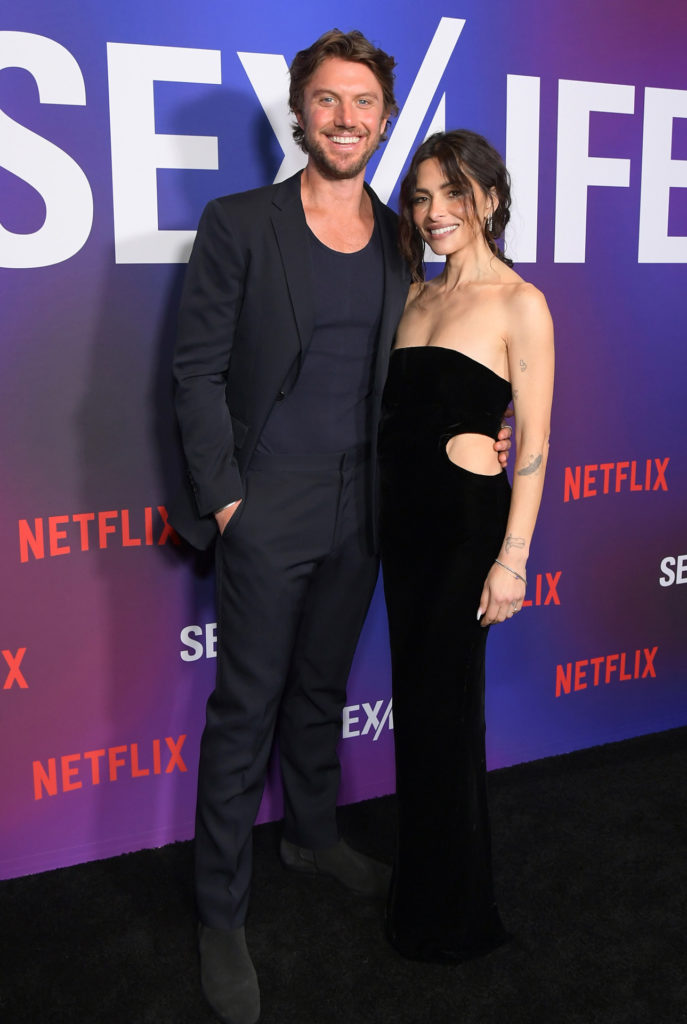 Adam Demos és Sarah Shahi