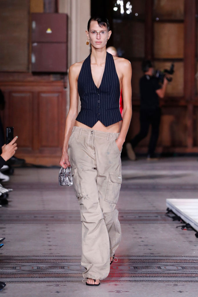 Military ihletésű kreációk a 2023-as tavaszi-nyári kollekciókban