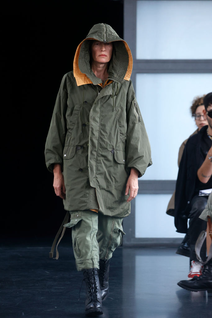 Military ihletésű kreációk a 2023-as tavaszi-nyári kollekciókban