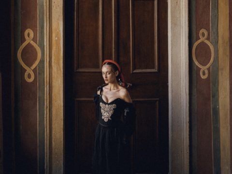 A kárpáti boszorkány Budapesten varázsol - Alina Pash az Akvárium Klubban