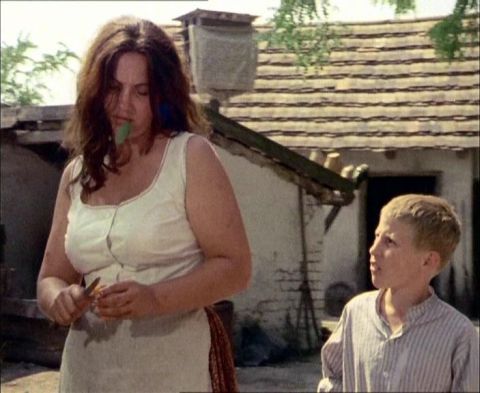 Jelenet az Indul a bakterház című filmből