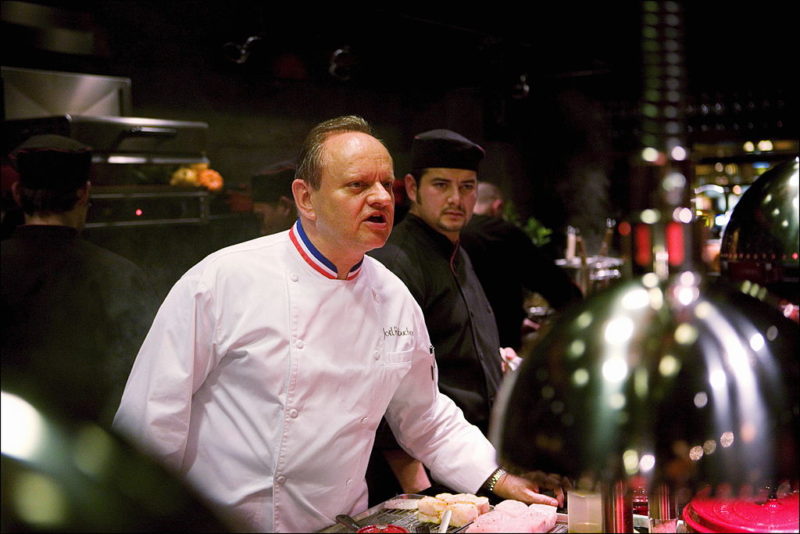 Joël Robuchon 2005-ben az egyik amerikai éttermében / Fotó: