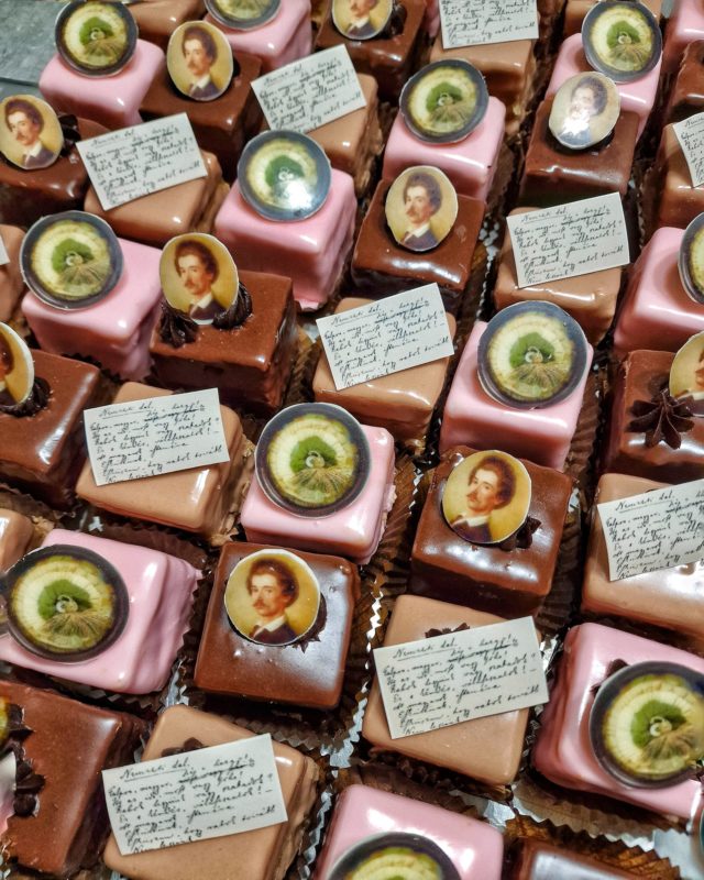 Csokis mignon, kávés mignon és puncsos mignon Nándori Cukrászda