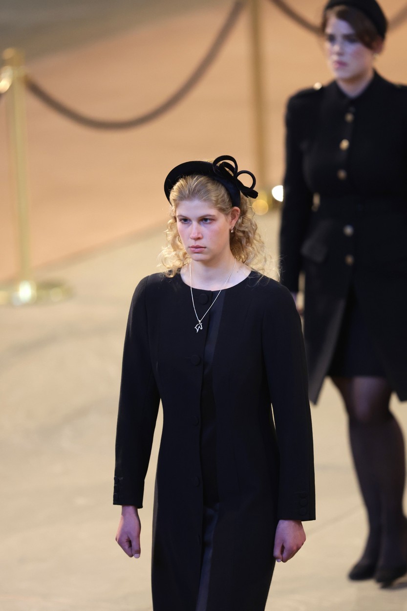 Lady Louise Windsor feketében