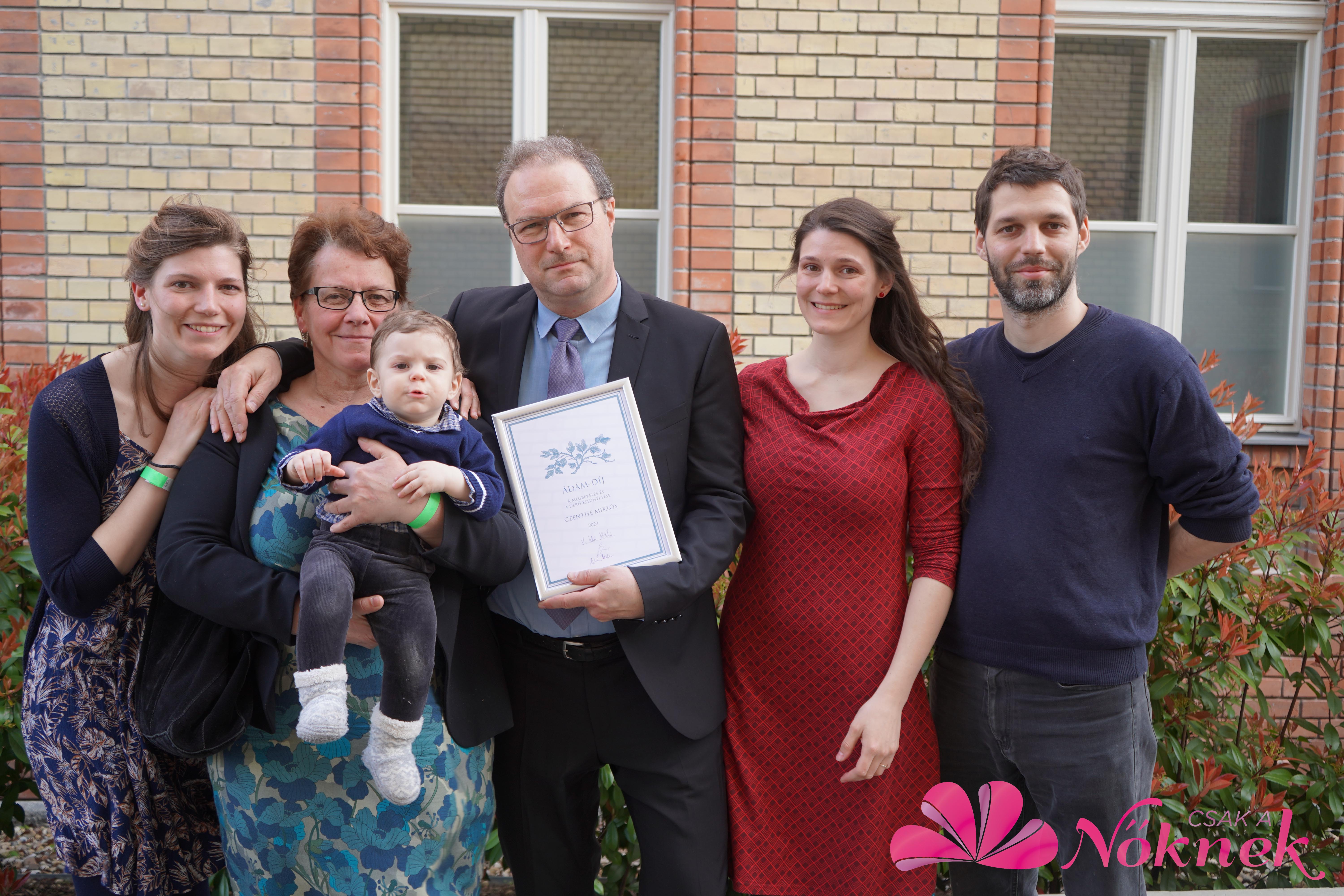 Czenthe Miklós és családja Fotó: SZLK Photography