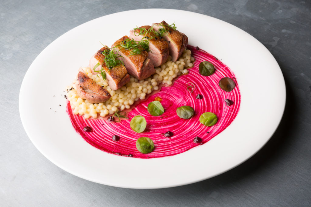 Kacsamell céklakrém díszítéssel