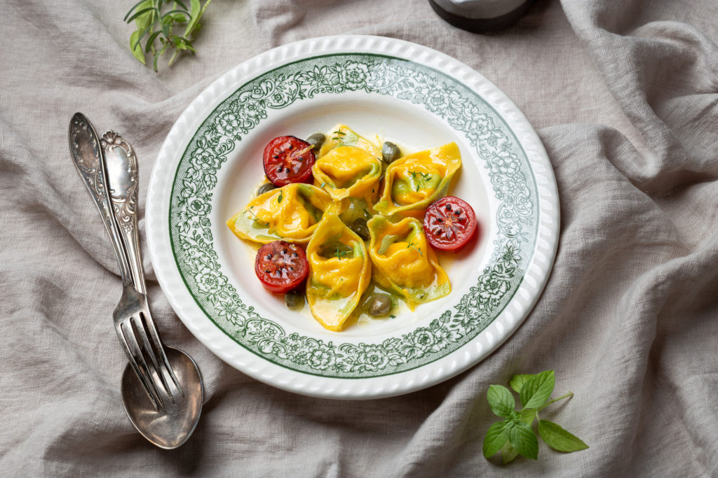 Tortellini vajszószban, vintage stílusú tálalásban