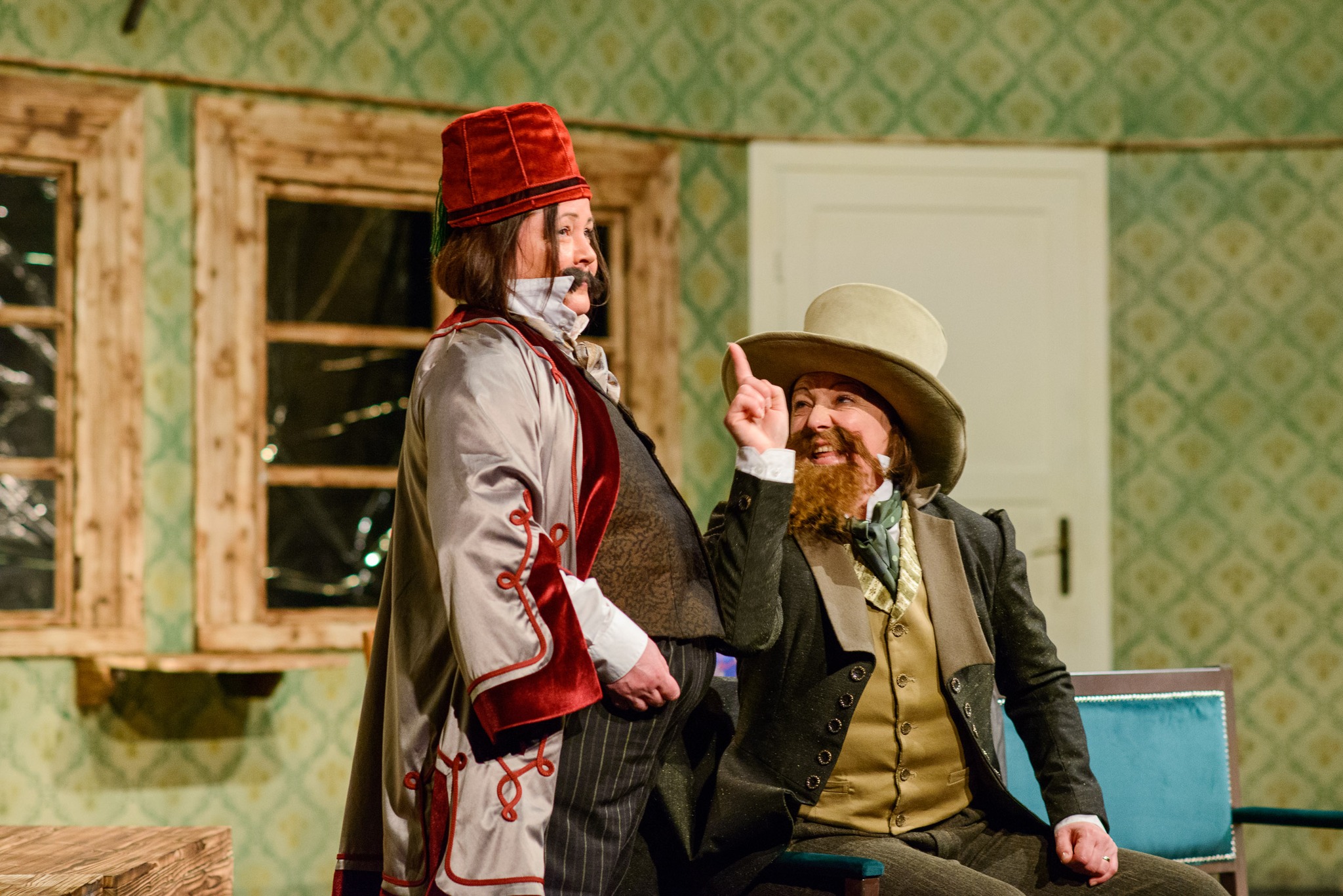 Jelenet a Háztűznéző című darabból.