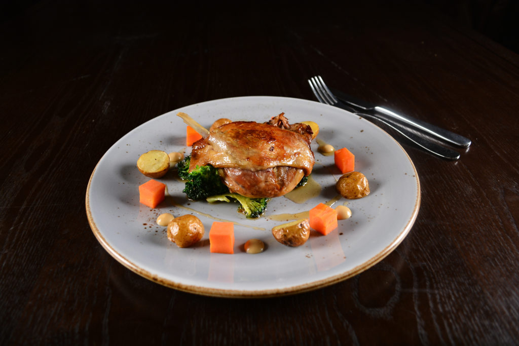 Konfitált kacsacomb zöldségekkel