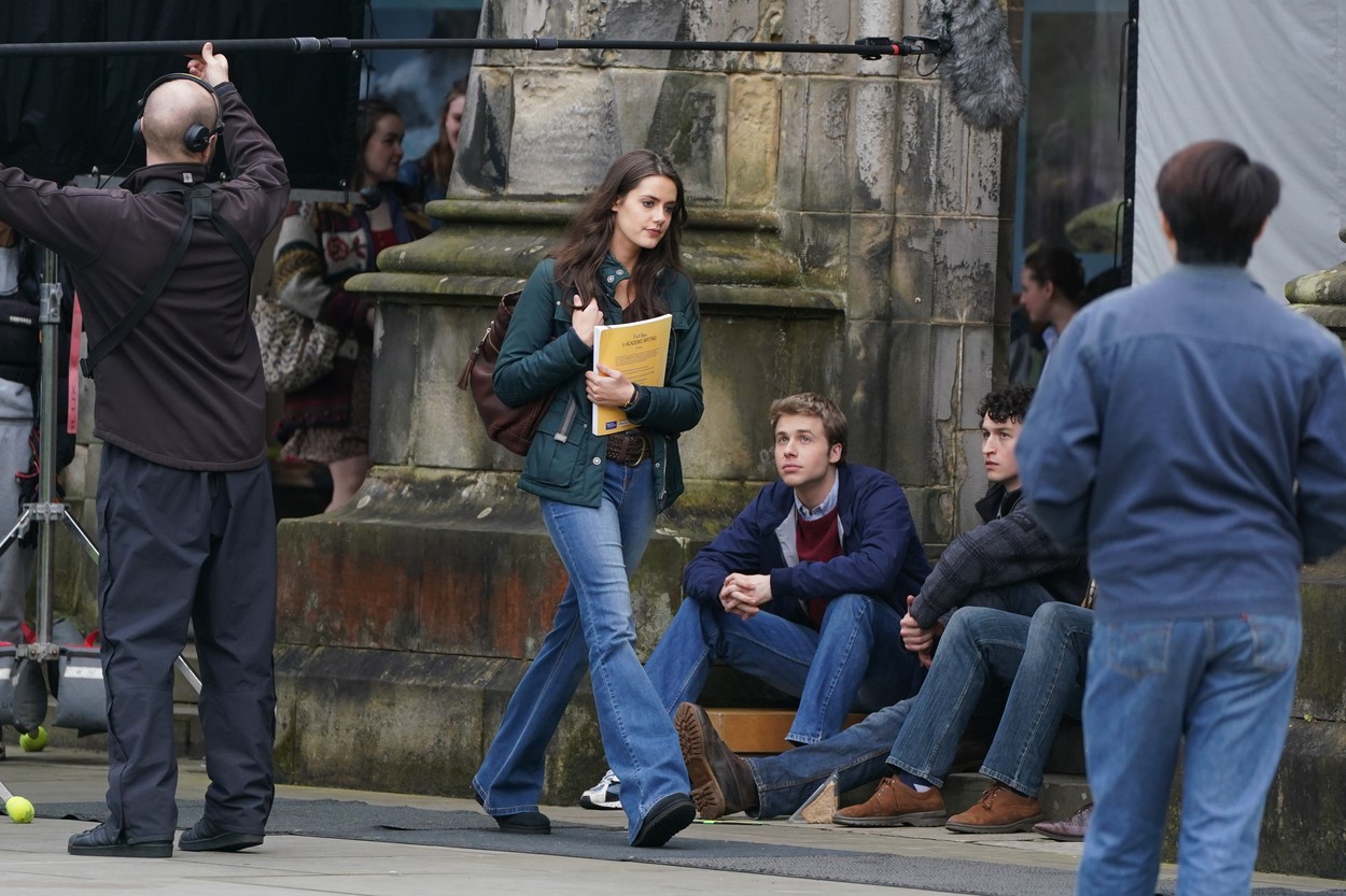 Ed McVey és Meg Bellamy A korona sorzatban