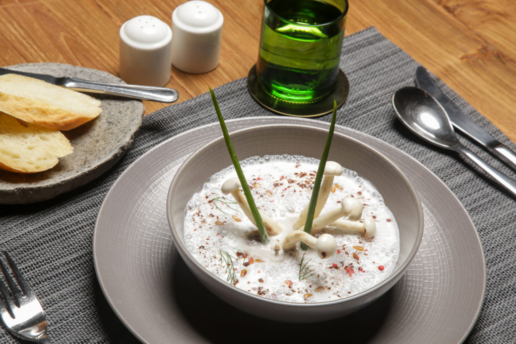 Krémleves enoki gombából 