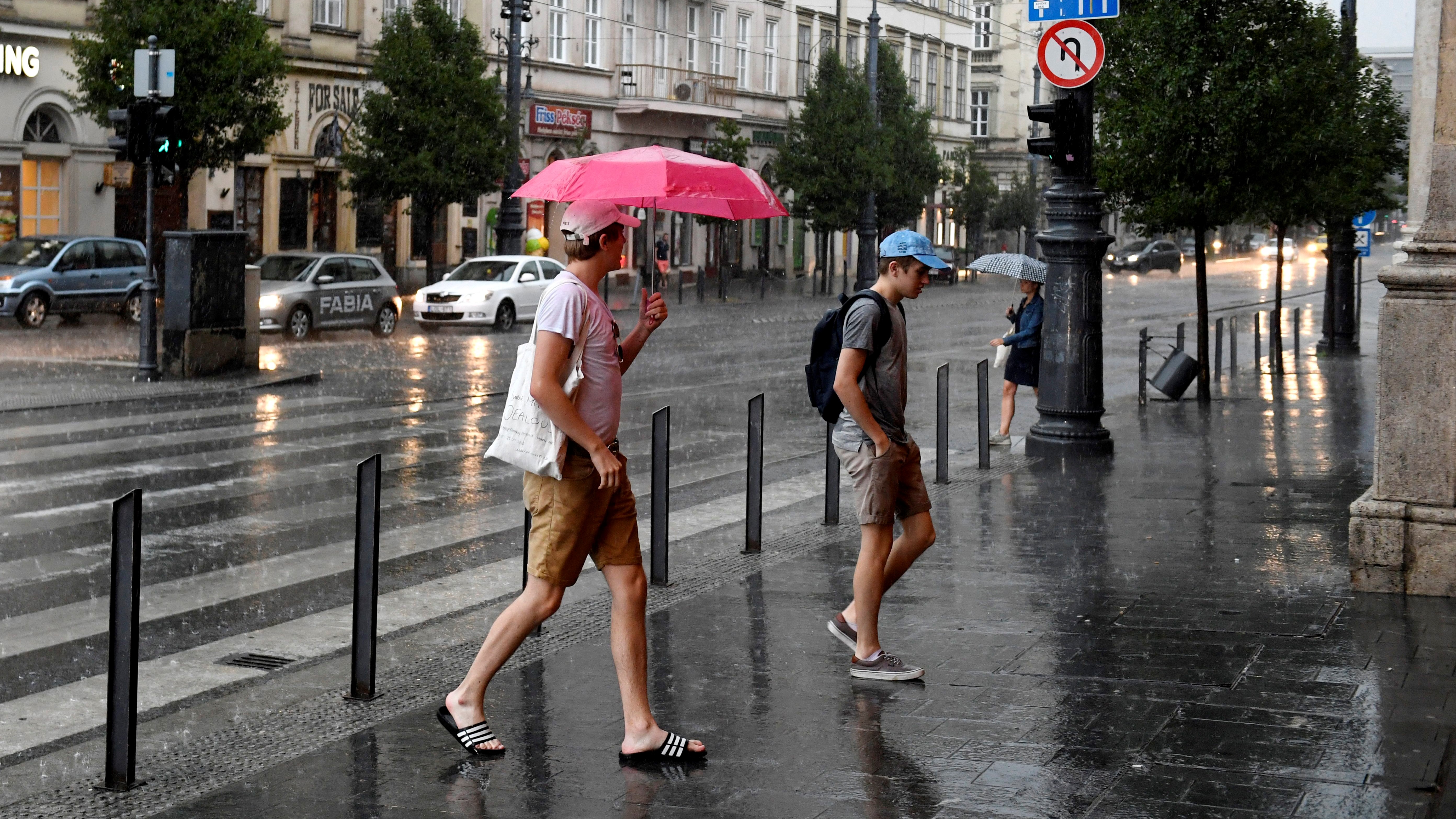 Zivatar Budapesten, a Fõvám téren