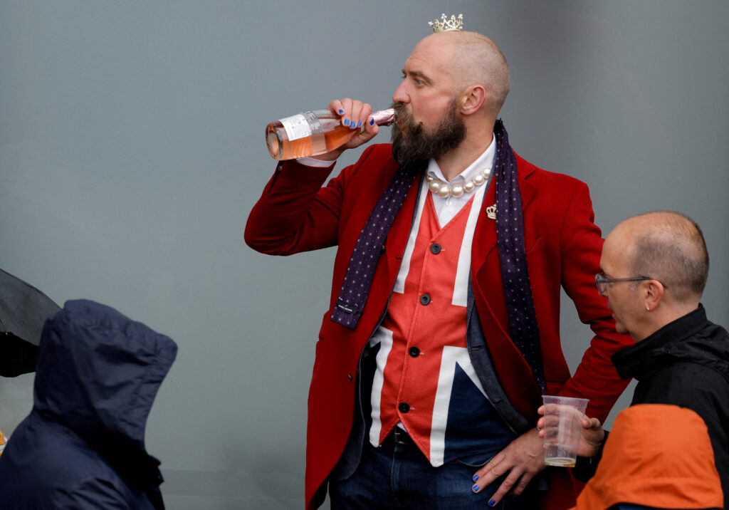 Ünnepelnek a britek.