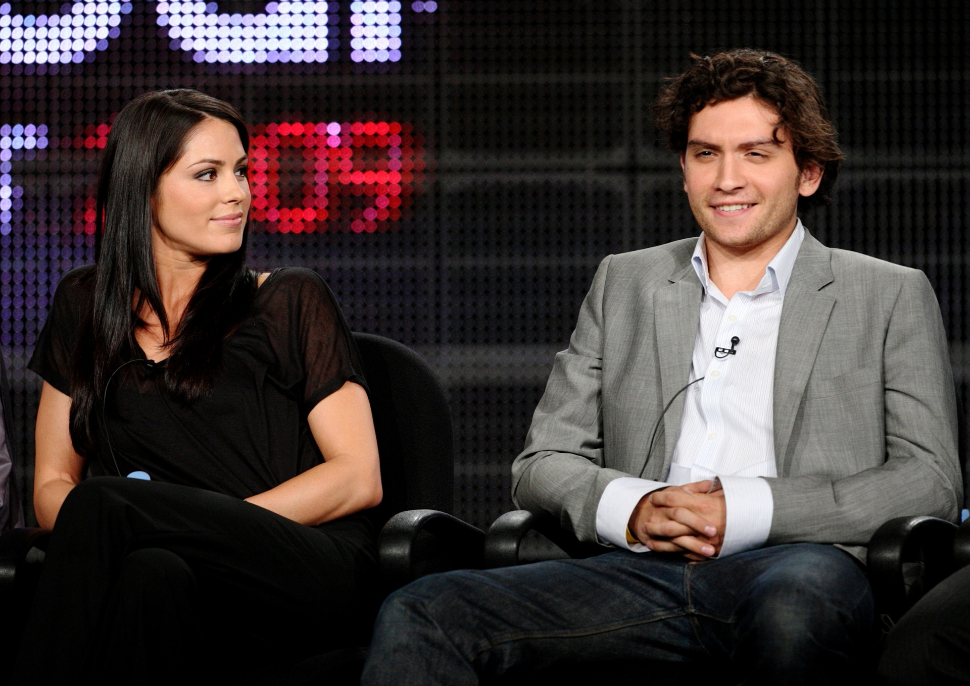 Michelle Borth és Anthony Carrigan