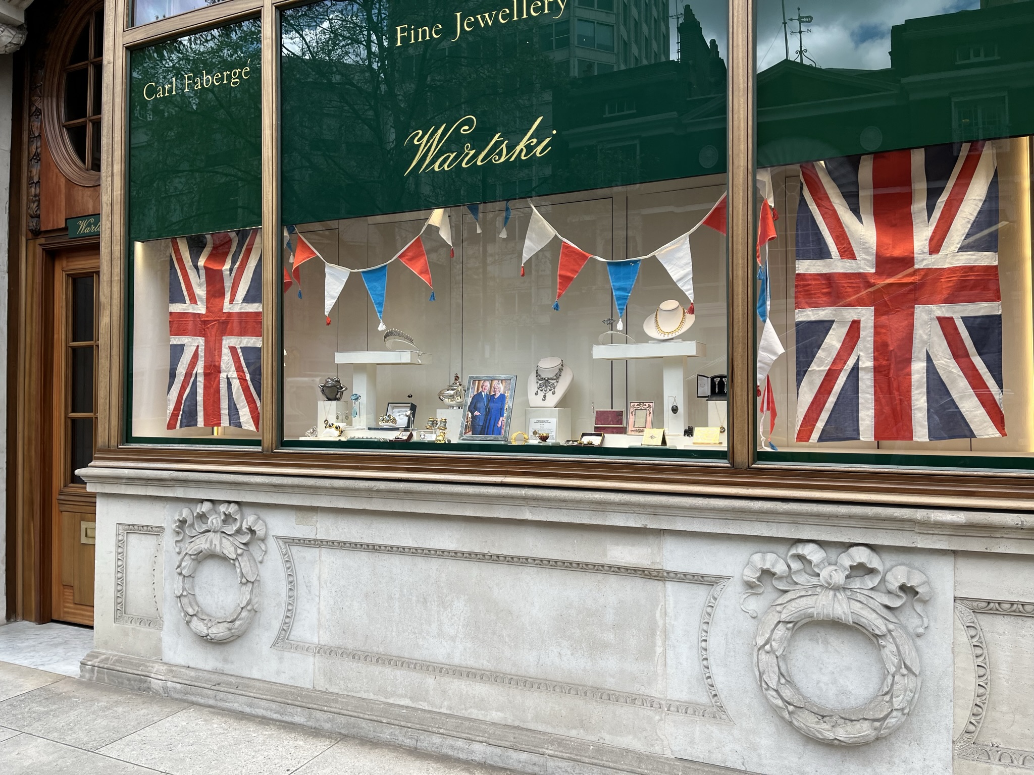 Zöd kirakat Londonban