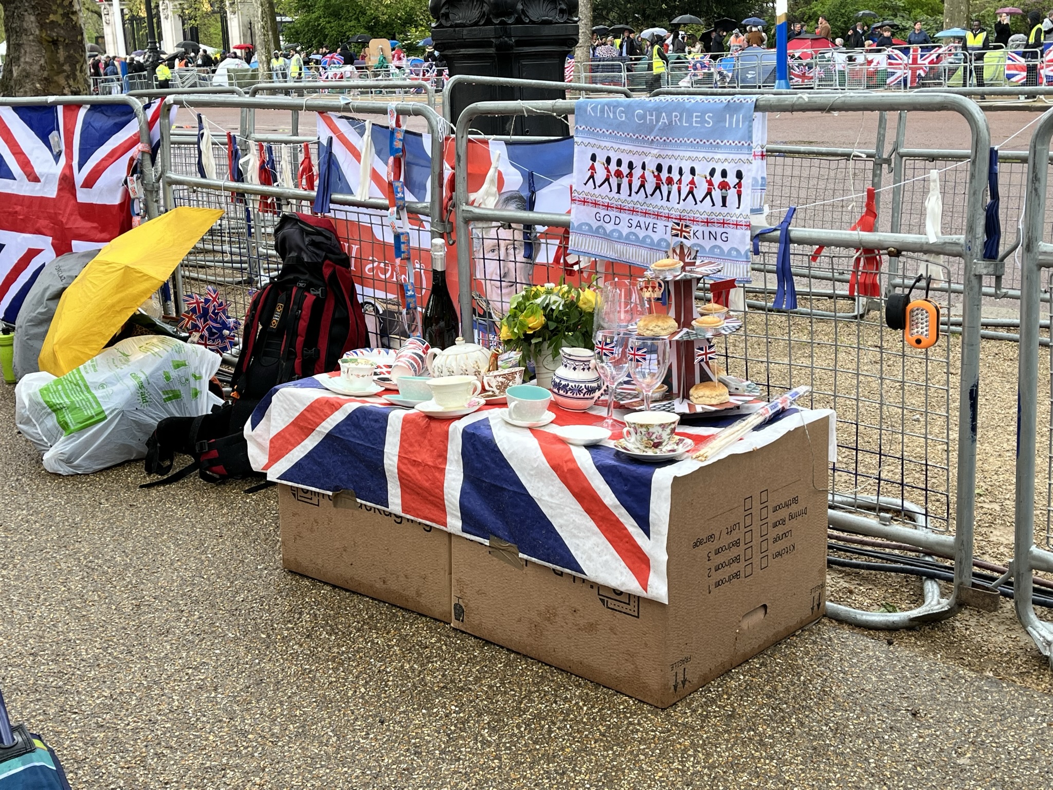 Emberek III. Károly király koronázásán