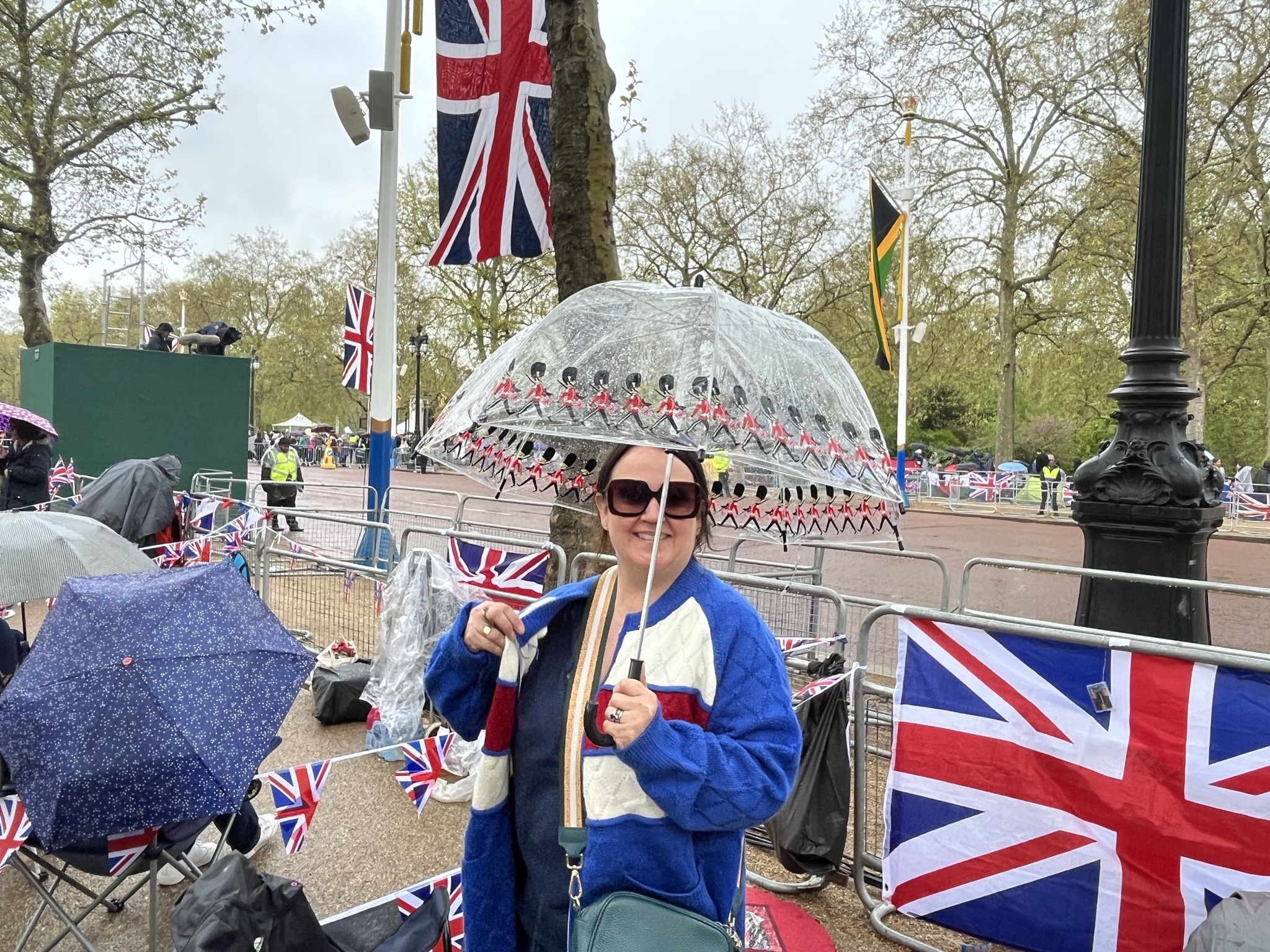 Emberek III. Károly király koronázásán