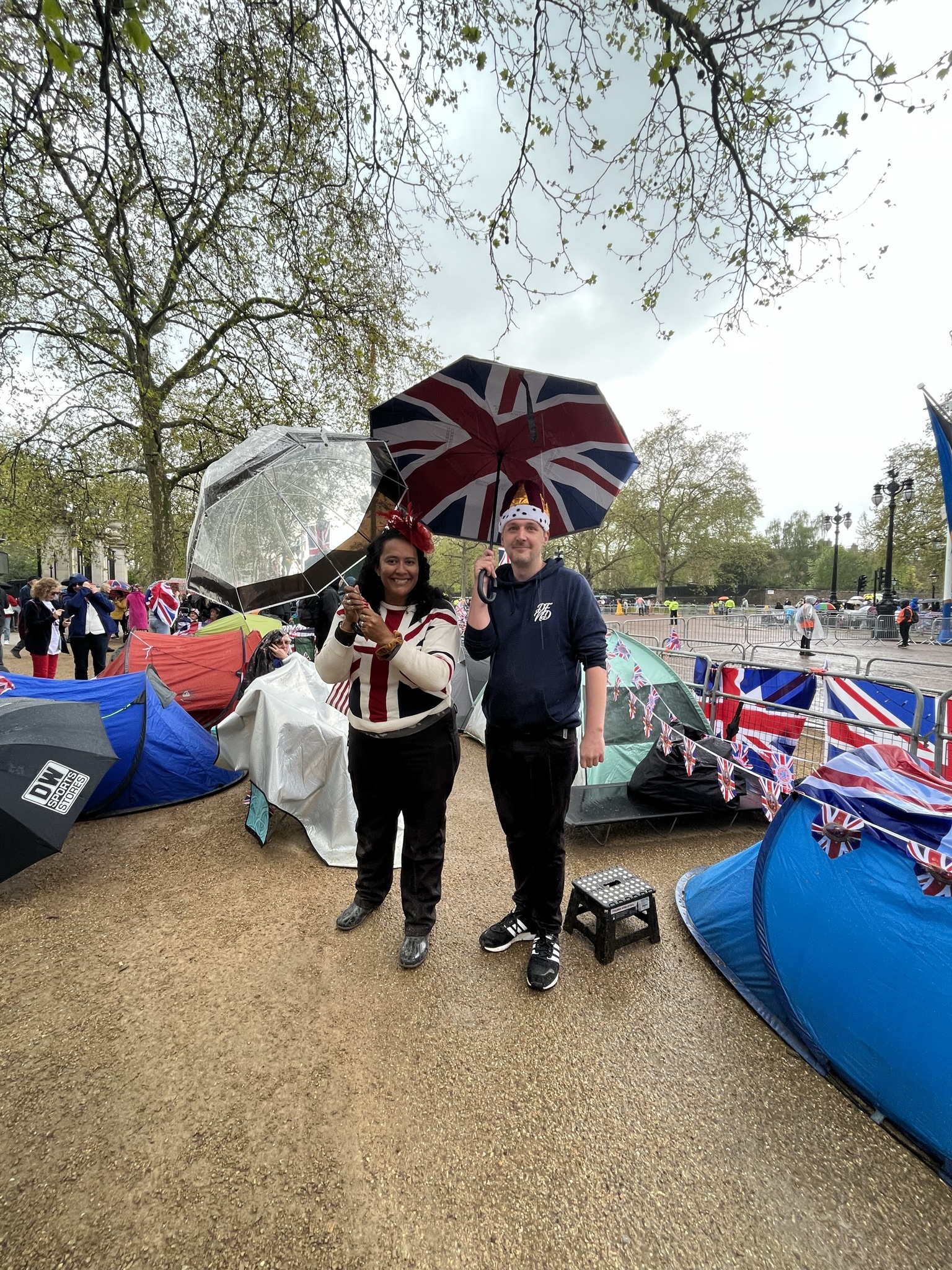 Emberek III. Károly király koronázásán