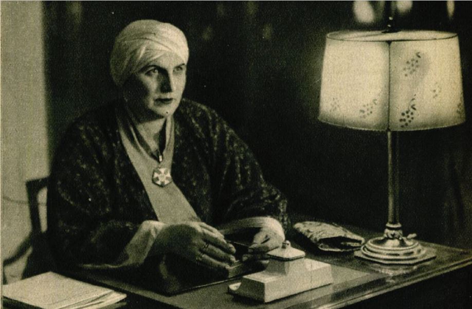 Terfren Laila a Színházi Élet fotóján