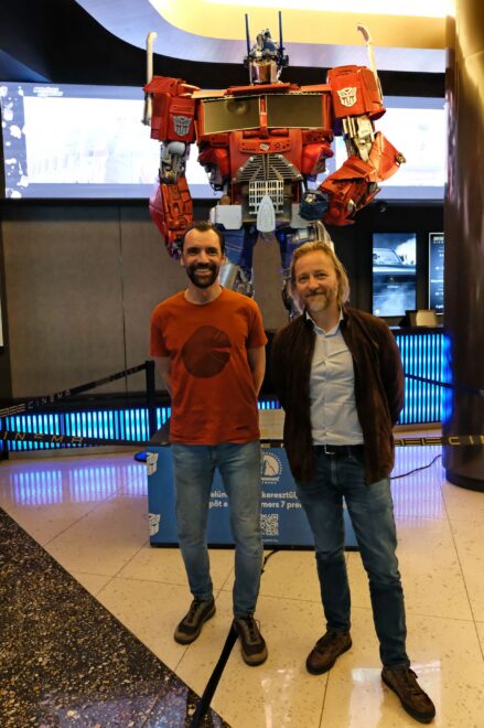 Hatalmas Transformers-szoborral várja a Paramount a filmsorozat új részét - Az alkotás leleplezése mellett maraton előzi meg a közelgő film bemutatóját