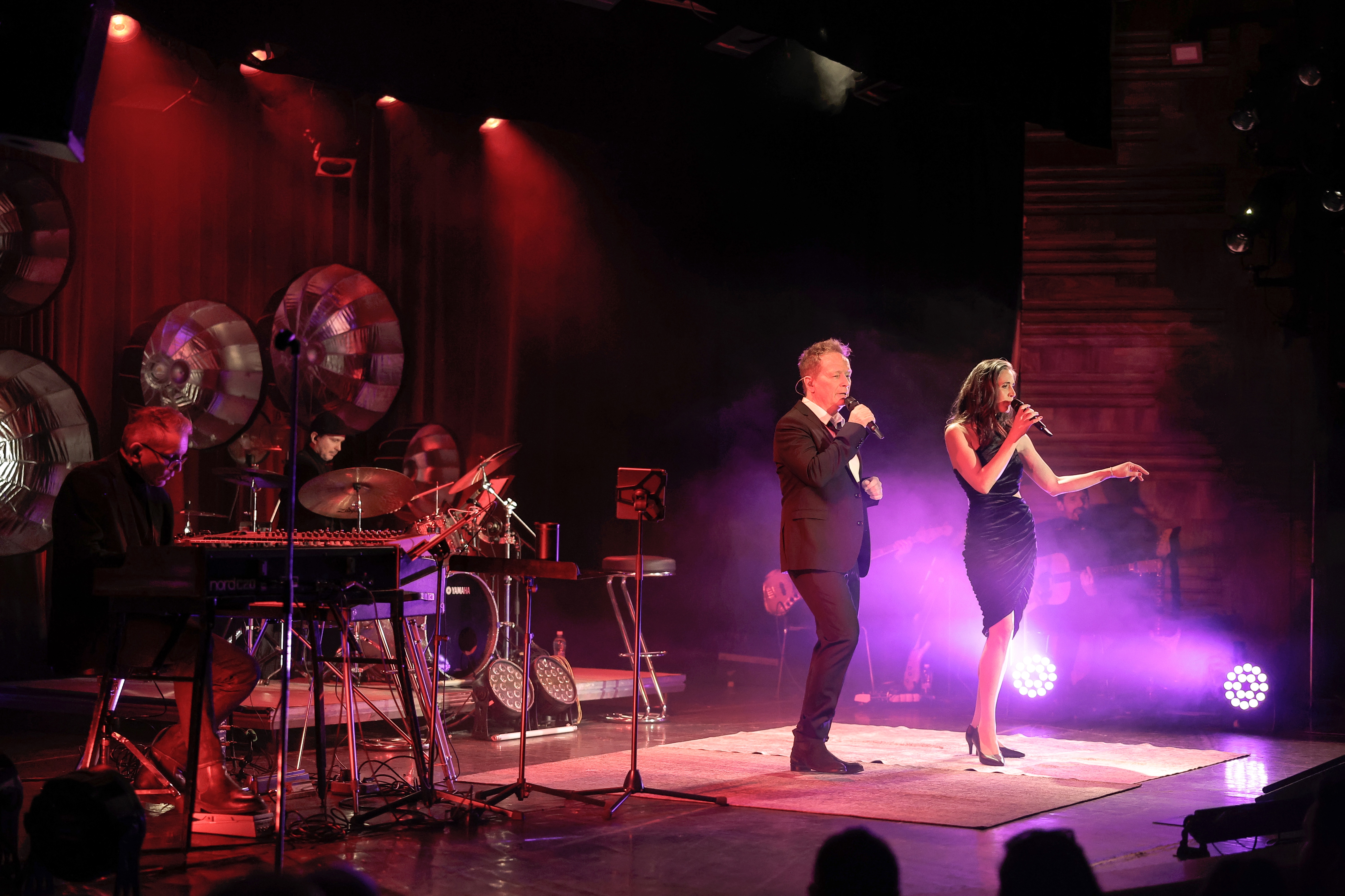 Geszti Péter és Váczi Eszter a dalpremier előadása közben 