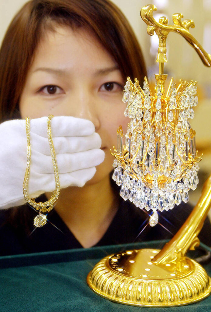 Versailles-i palota miniatűr csillárja