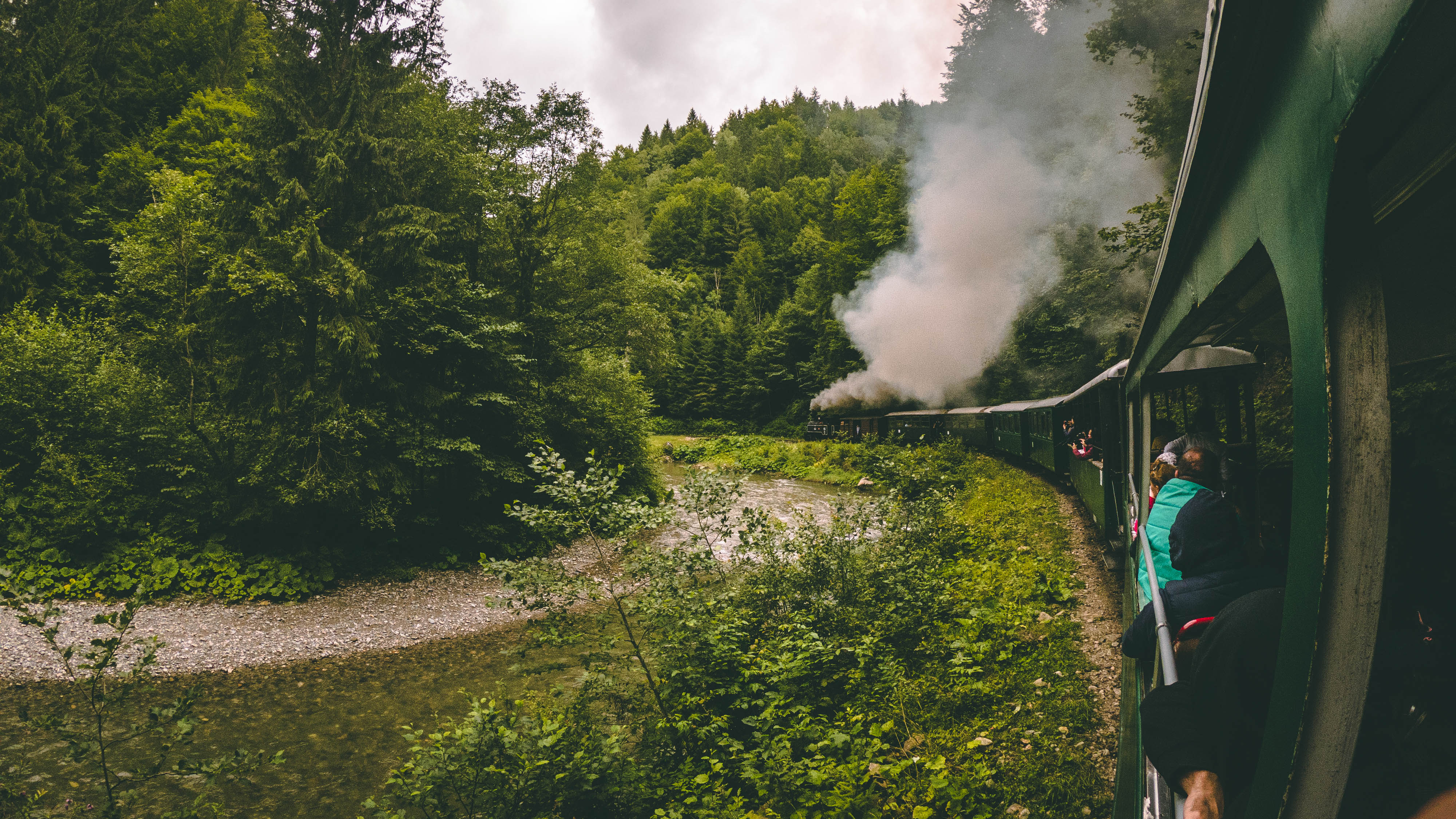 Vonat robog Erdélyben