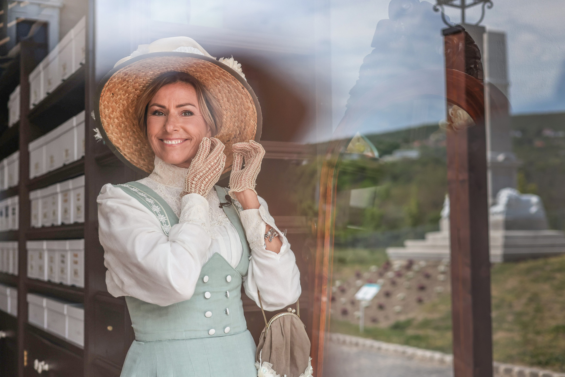 Miklósa Erika korabeli erdélyi ruhában