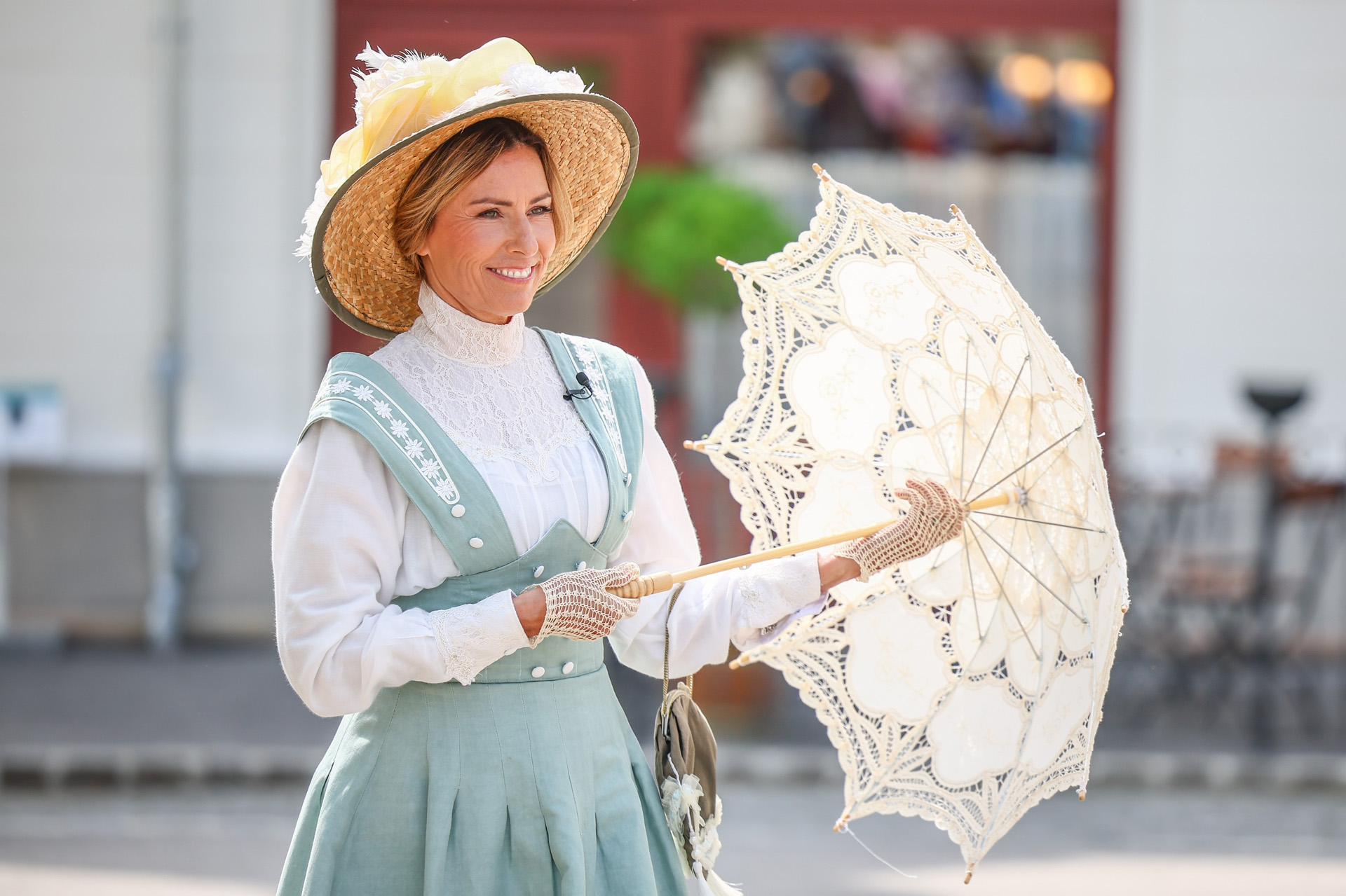 Miklósa Erika korabeli erdélyi ruhában