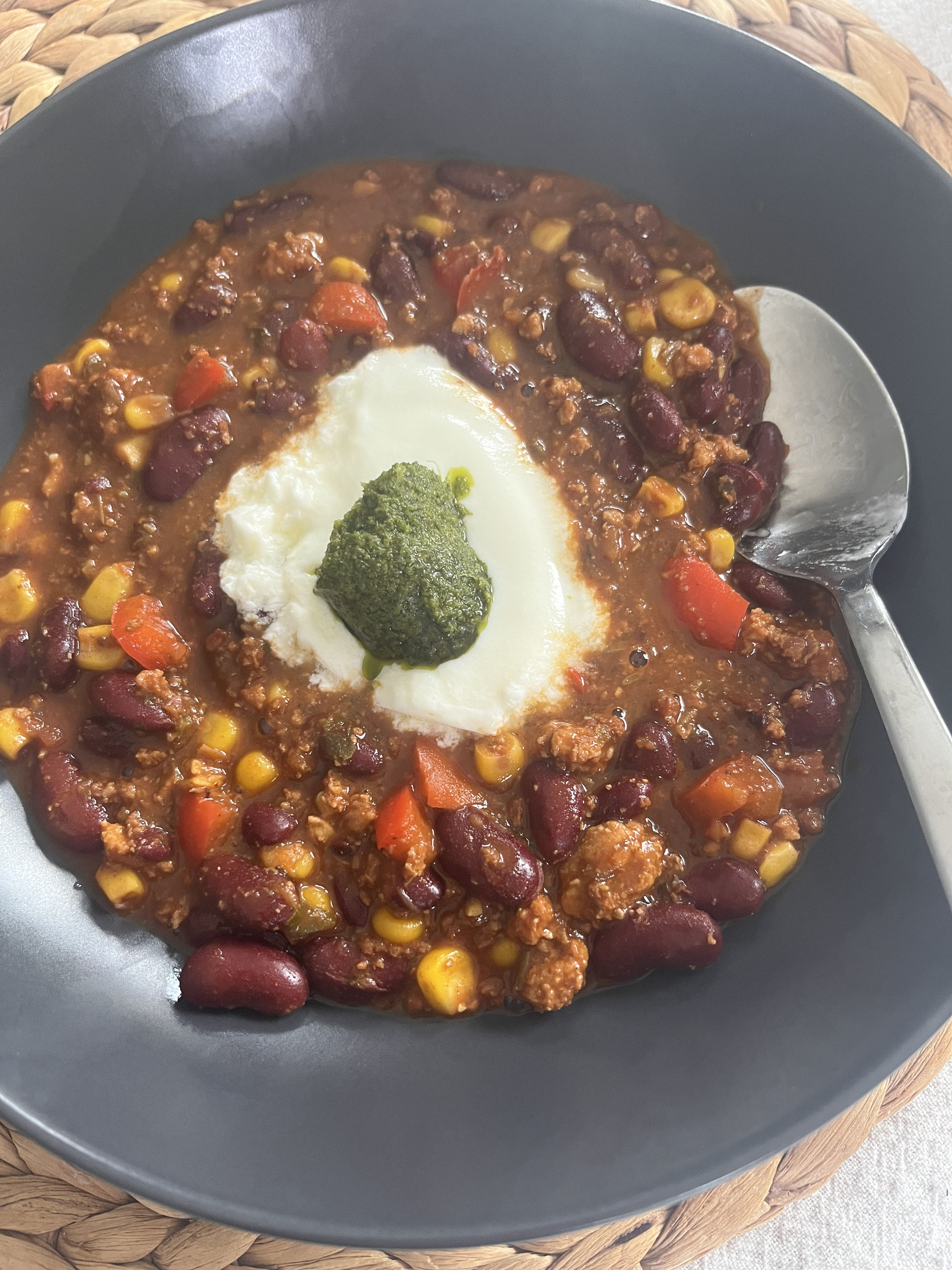 Chili con carne joghurttal és chimichurrival