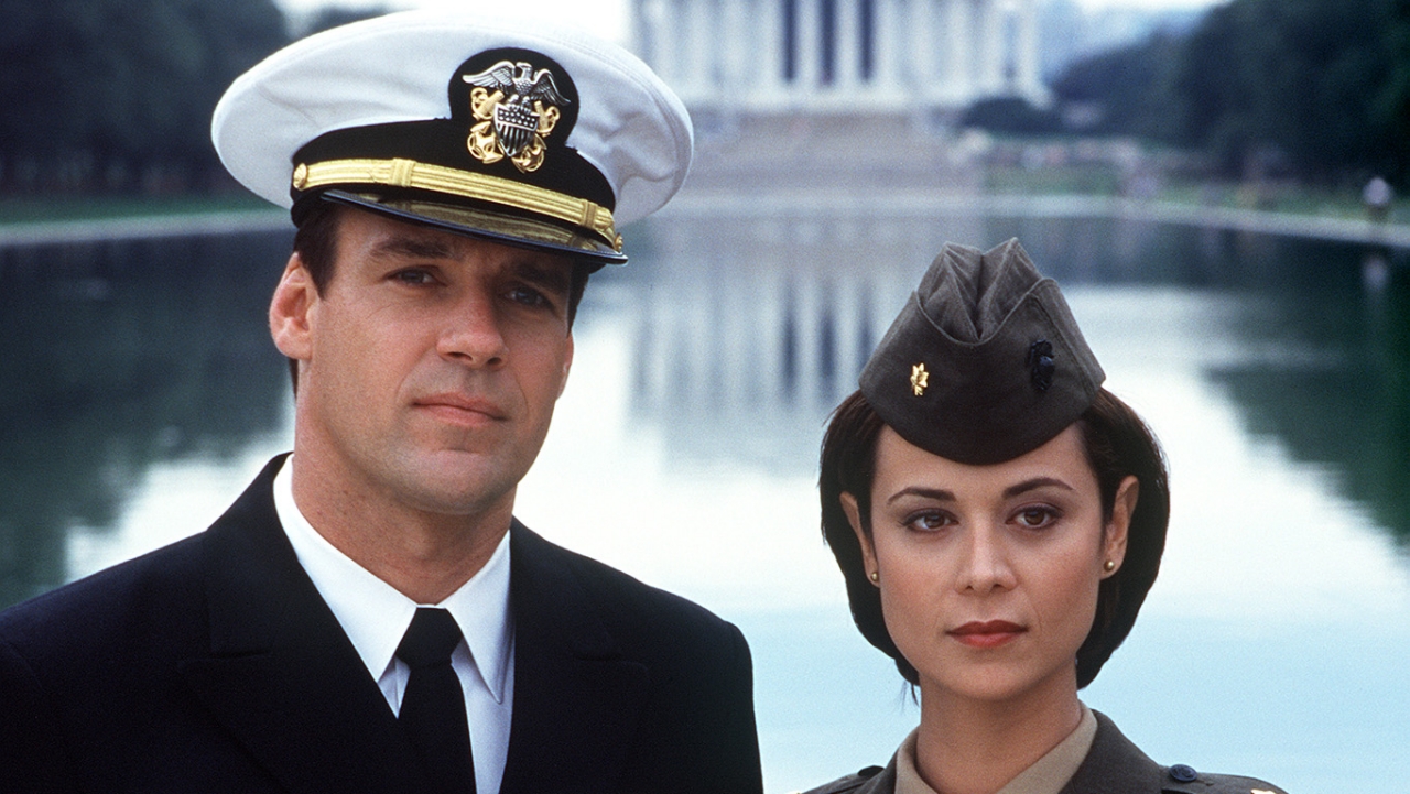 David James Elliott és Catherine Bell a JAG-ben