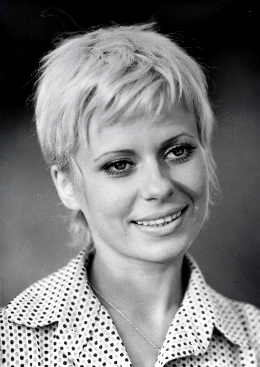 Esztergályos Cecília fiatalon