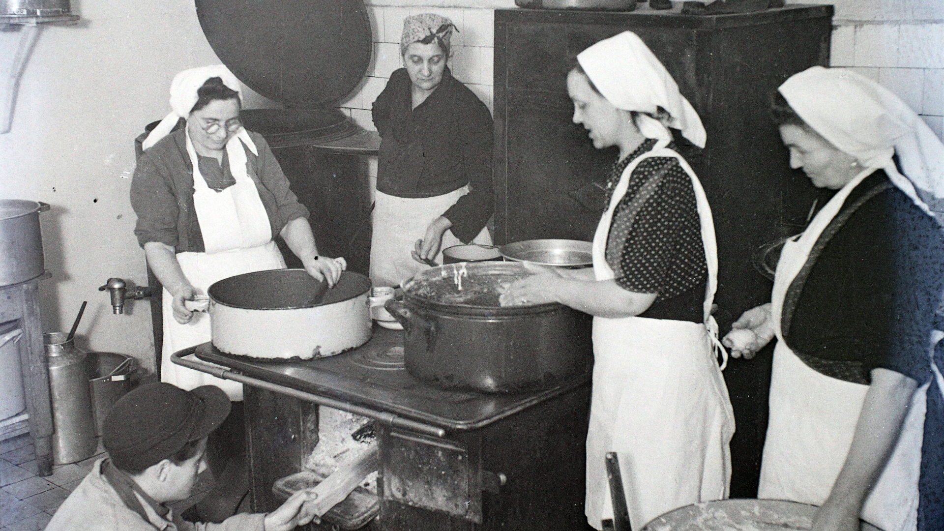 Kertész (Nagyatádi Szabó Gábor) utca 32., ortodox iskola és hitközségi napközi otthon konyhája.