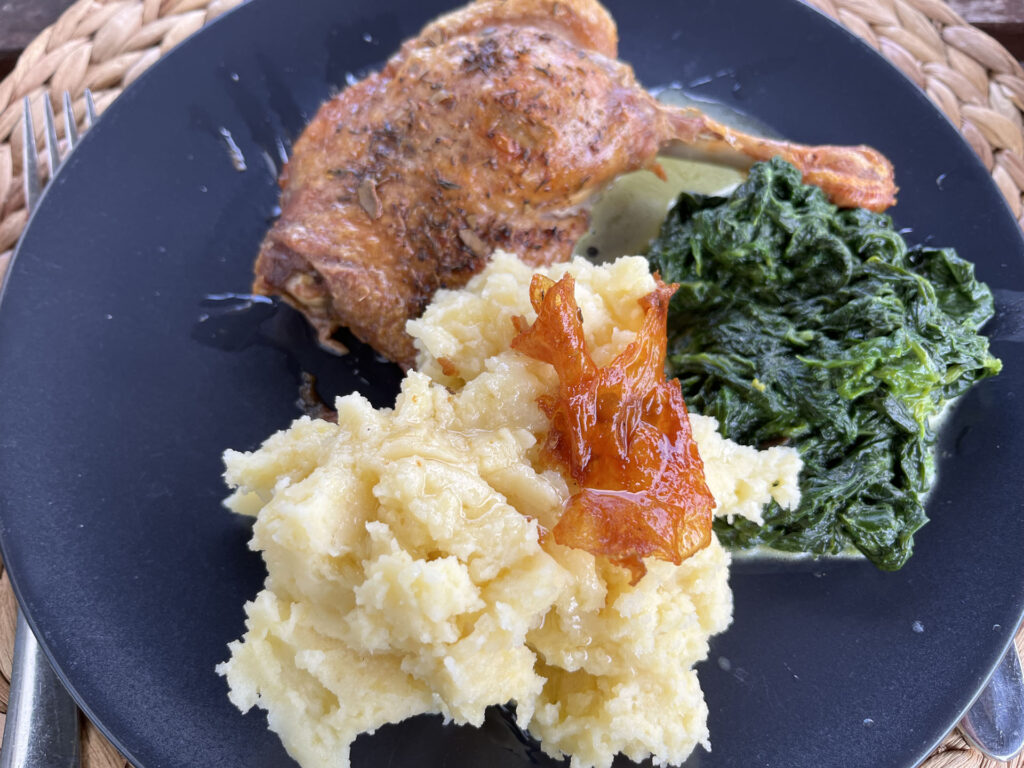 Kacsacomb, krumplipüré, spenót