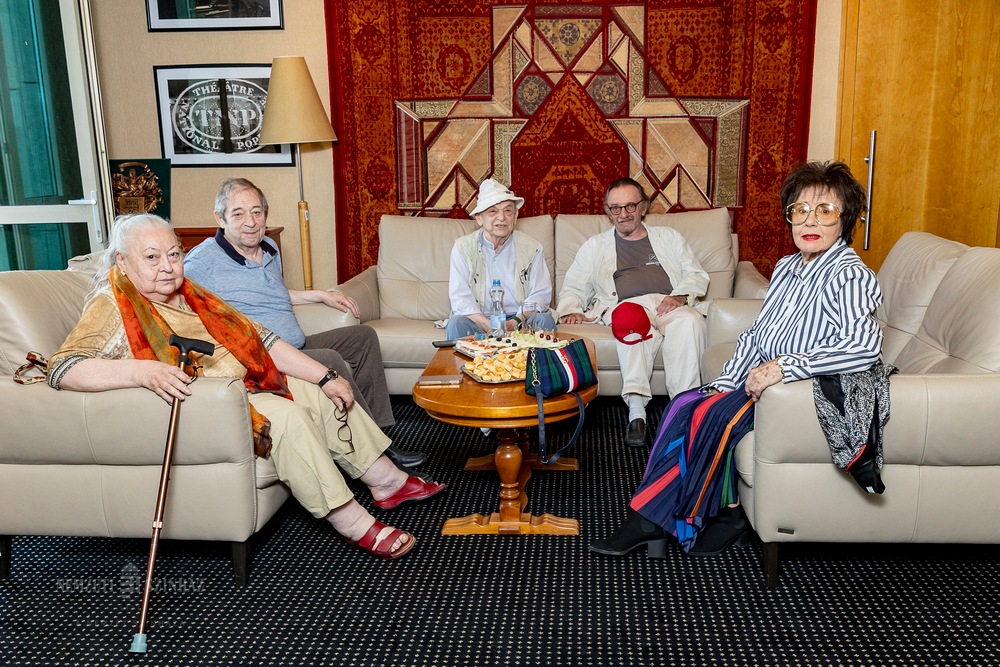 A cím néhány birtokosa, akik együtt hozták meg a döntést. (Fotó: Eöri Szabó Zsolt/Nemzeti Színház)