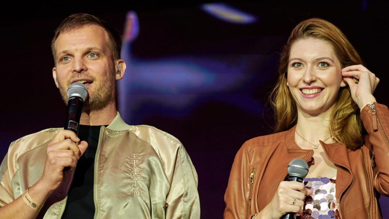 Puskás-Dallos Péter, Dallos-Puskás Bogi